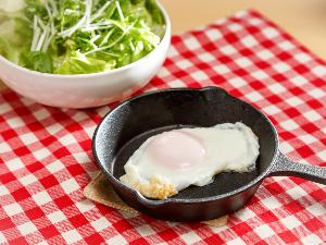 ×出来立ての卵料理は日替わりでご提供（オムレツ・目玉焼き）