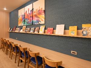 ×【ライブラリーカフェ】仕事や読書に集中できるスペースとしてもご利用いただけます。