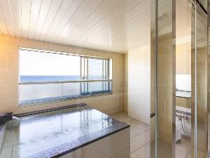 【最上階スイートツイン一例】＜平成モダン＞広々とした展望風呂で湯の川の名湯を満喫できます。