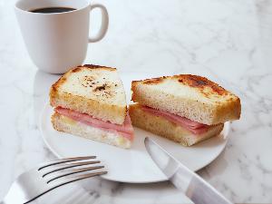 【朝食】3階カフェ 朝食会場…エキュート立川3階タリーズコーヒー・営業時間…月〜土:7:00〜21:30 日・祝:7:00〜21:00