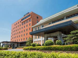 IZUMO ROYAL HOTEL／ホテル駐車場は無料！市内最大級約120台以上完備！出雲は車移動がおすすめです！出雲大社へ車で約15分、最寄バス停から約20分♪