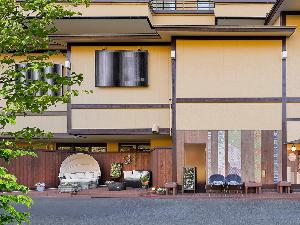 【NEWOPEN「かじかテラス」】川沿いの景色が気持ちいいテラスです。