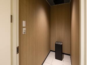 ×【喫煙スペース】2階フロントの奥にございます。