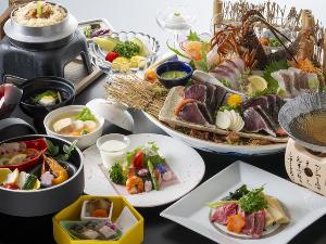 【旬彩物語　花時コース】プリプリ食感の地物伊勢海老や山椒仕立ての黒毛和牛のあったかお鍋など