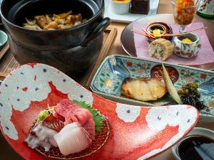 嵯峨会席一例。新鮮な近海の鮮魚と宮城の旬を活かした自慢の創作和食会席。