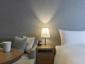 【コンフォート】セミダブルベッド×１台（ベッド幅140cm）/17平米/全室洗濯乾燥機・電子レンジ完備