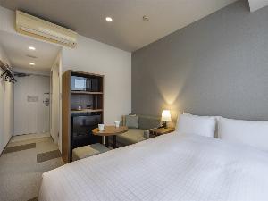 【コンフォート】セミダブルベッド×１台（ベッド幅140cm）/17平米/全室洗濯乾燥機・電子レンジ完備
