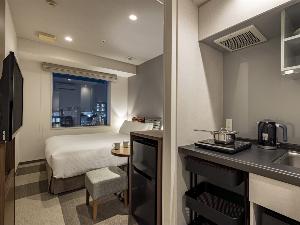 【プレミアダブル】ダブルベッド×1台（ベッド幅160cm）/21平米/全室洗濯乾燥機・電子レンジ完備