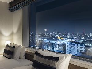 【プレミアツイン】シングルベッド×2台（ベッド幅120cm）/28平米/全室洗濯乾燥機・電子レンジ完備