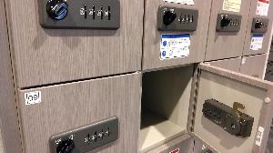 大浴場前貴重品ロッカー