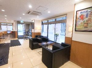 フロントは24時間対応 ロビーでは24時間ドリンク無料サービスをご提供、その他アメニティーバイキング・クナイプのバスソルトもご用意しております。