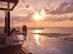 14階インフィニティプール夕景