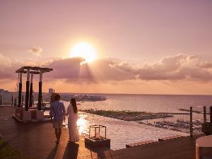 14階インフィニティプール夕景