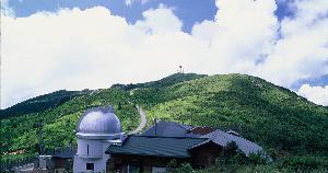 梶ヶ森山頂を望む