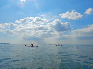 ホテルのある岬をぐるっと海から一周シーカヤック体験　主催パドリングアーキペラゴ