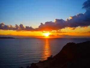 夕陽に染まる海岸線