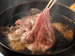 【お部屋食】きめ細やかな霜降りが特徴の飛騨牛をすき焼きで堪能
