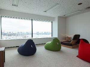 大浴場のリラクゼーションルームにはyogiboが設置されています。