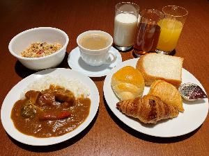 【朝食】カレーなどの軽朝食を無料サービス