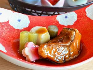 季節の鮮魚を使った煮つけは料理長一押しのメニュー。