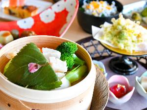 春のお料理は春野菜や山菜など、地元の新鮮な旬菜がたっぷり