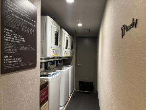 大浴場内ランドリーコーナー　※10：00～15：00使用停止（洗濯機3台、乾燥機3台）
