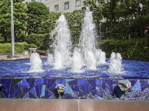 【ホテル周辺】この噴水が見えたらホテルはもうすぐです。