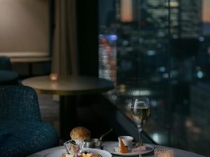 【エスパシオフロア専用ラウンジ】夜景を見ながら優雅なアペリティフを
