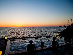 お天気が良ければ、露天風呂からも夕陽をご覧いただけます！朝・晩で男女入替あり。