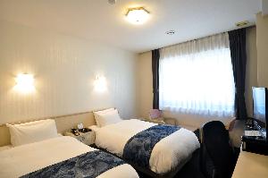 洋室ツイン（15.6平米）【山側】禁煙　ユニットバス・トイレ付 （ベット幅：97ｃｍ）・全館空調システム・充電器・Wi-Fi無料・空気清浄機・エステスチーマー完備このお部屋タイプは全て山側です。