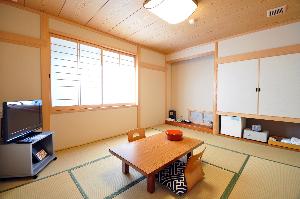 【禁煙】和室６畳(山側）ユニットバス付・全館空調システム・Wi-Fi・空気清浄機・エステスチーマー完備　※このお部屋は渓谷側の部屋はございません。