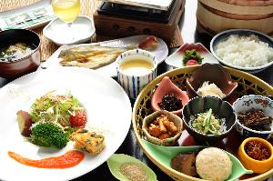 朝食一例（内容は季節などによって変更になる場合があります）