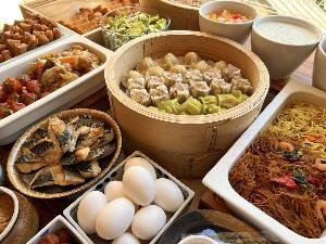 朝食(宿泊者限定)/和洋中ビュッフェを中心に、充実した朝食をお楽しみください。