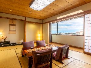 【和室12畳】最大5名様までご宿泊いただける広めの和室。檜風呂で旅の疲れを癒してください