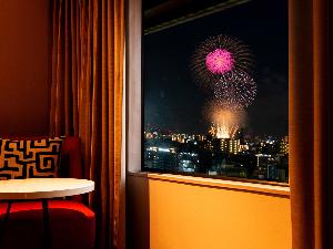 お部屋からの花火（イメージ）