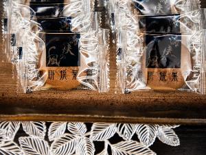 【1Fラウンジ】お寛ぎ頂けますように、クッキーや、その他お菓子をご用意しております