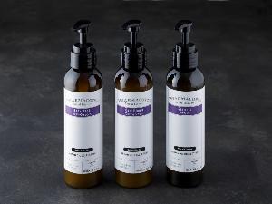スタンダードフロアのバスアメニティは植物性の成分と自然の優しい香りの「PHARMACOPIA」を採用。