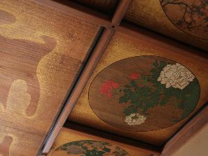 本館２１番　上越の遊郭より移築された「花鳥風月」の天井画