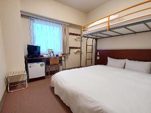 【2ベッド】ダブルルーム＋ロフトベッド◆ベッド幅155センチ×1台＋ロフトベッド幅90センチ×1台◆広さ15平米