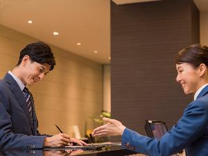 フロントは24時間対応、深夜・早朝でもお気軽にどうぞ