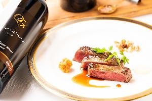 夕食ハーフビュッフェ　メイン肉料理（イメージ）