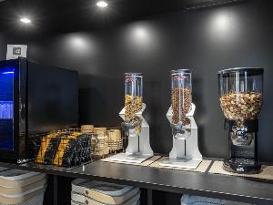 和、洋食いずれもシリアル、ドリップコーヒー、ミネラルウォーターが付きます。