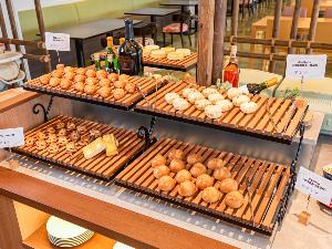 【朝食バイキング】朝はパン派の方にもうれしい種類豊富なパンコーナー
