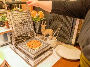 【夕食バイキング】自分で作る楽しみを体験できるワッフルコーナー