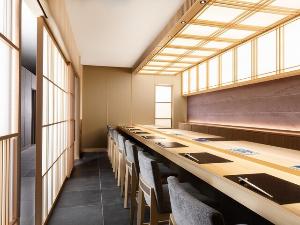 白金　鮨　さえき　店内