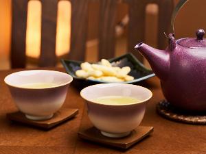 【客室設備】珈琲が苦手なお客様に、煎茶をご用意しております。