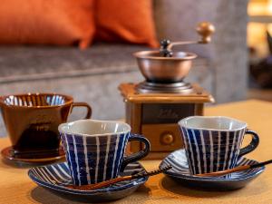【客室設備】挽きたての珈琲がお部屋で味わえるコーヒーミル。地元老舗珈琲店「美鈴珈琲」の豆をご用意。