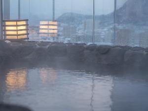 【大浴場/露天風呂】函館の風を感じながら温泉でほっと一息。