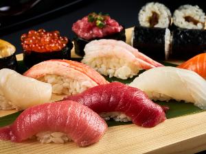 【ご夕食】お寿司は注文後に作り始める為、いつでも握りたてのお寿司がお愉しみいただけます。