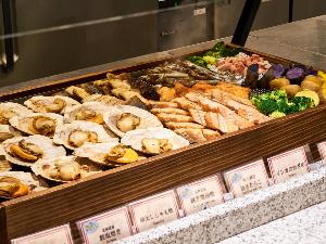 【朝食/焼き物】北海道ならではの食材の炙り焼きコーナー。シンプルに食材を味わうのが北海道流！